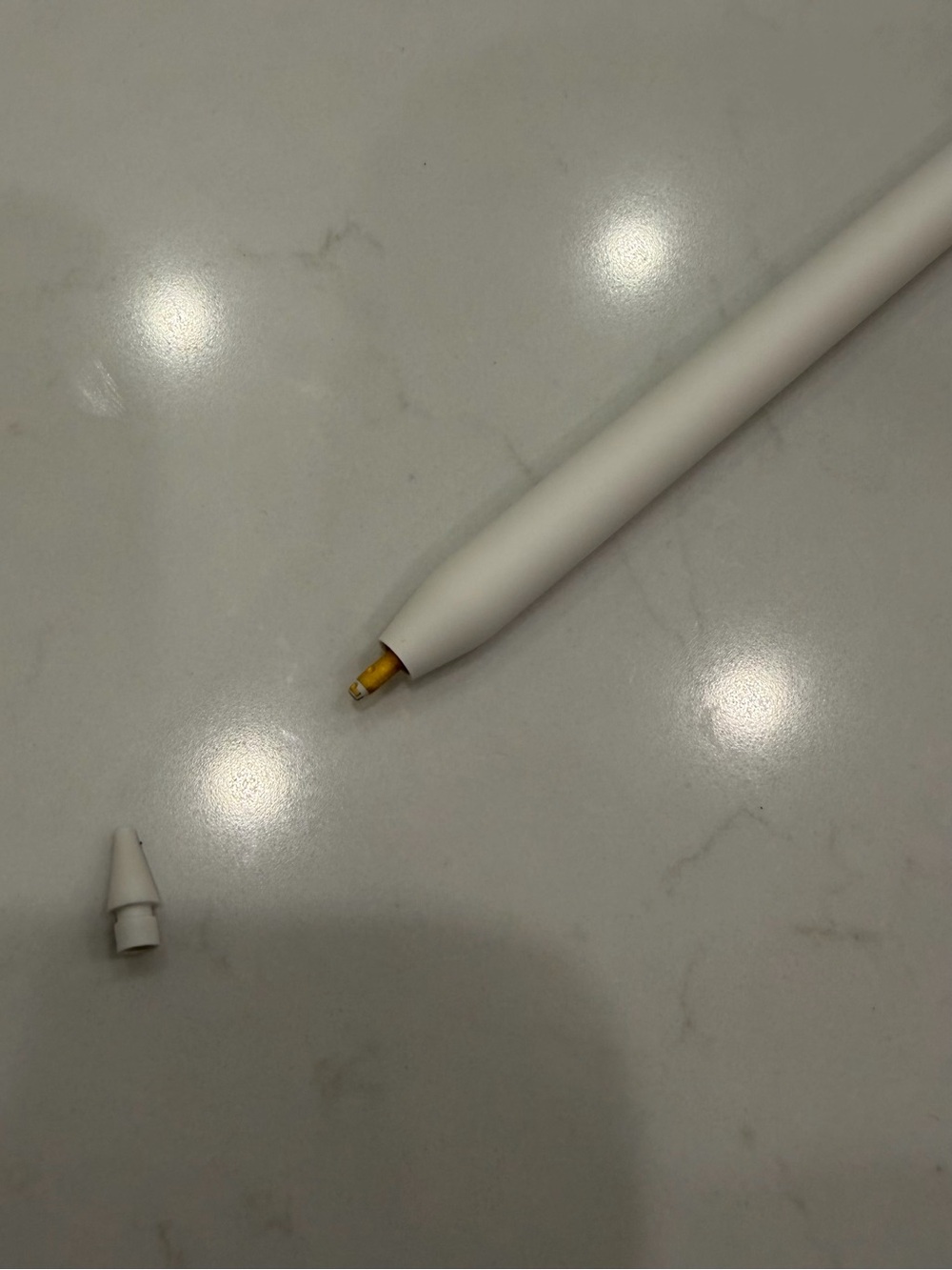 white apple pencil usb-c - Picture 3 of 4